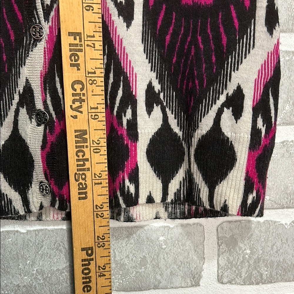 Tory Burch Ikat Print Merino Wool Cardigan Sweater Pink Black V Neck Size Small - Picture 14 of 14